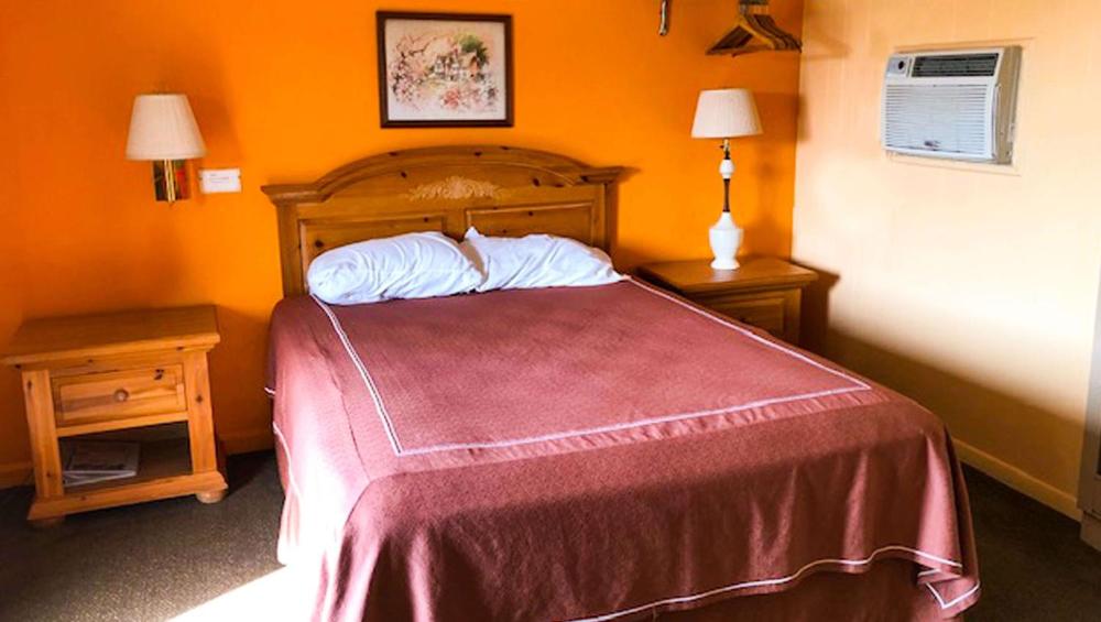 Queen Room interior